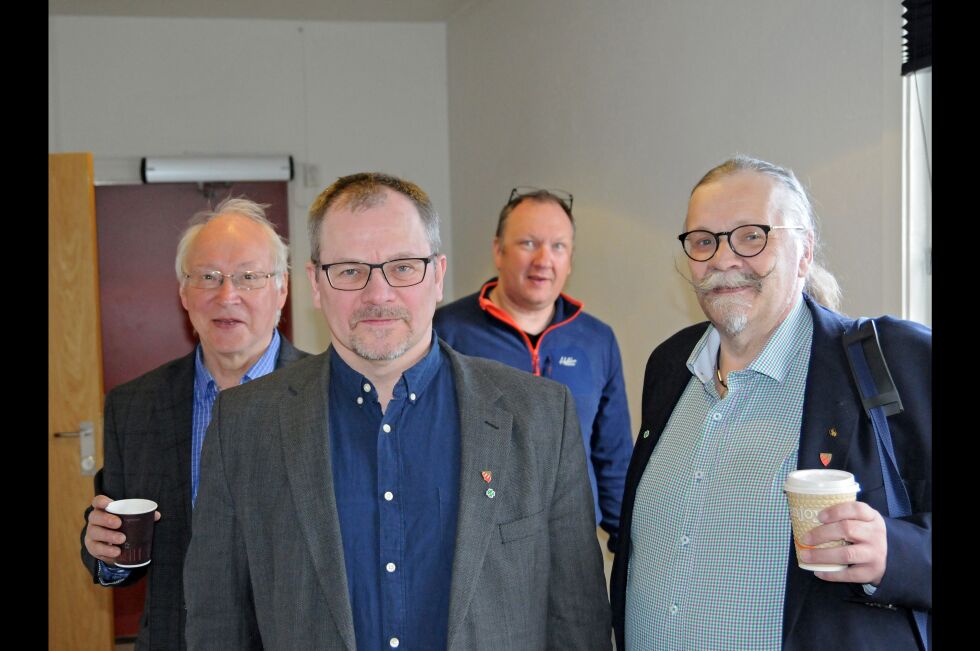 Senterpartiets (fra venstre) Knut Mortensen, leder Ole K. Josefsen, Sigbjørn Kurthi og Kurt Wikan var skuffet over at miljøet og hensynet til beboerne, samt ønsket om underjordsdrift ikke ble hørt.
 Foto: Hallgeir Henriksen