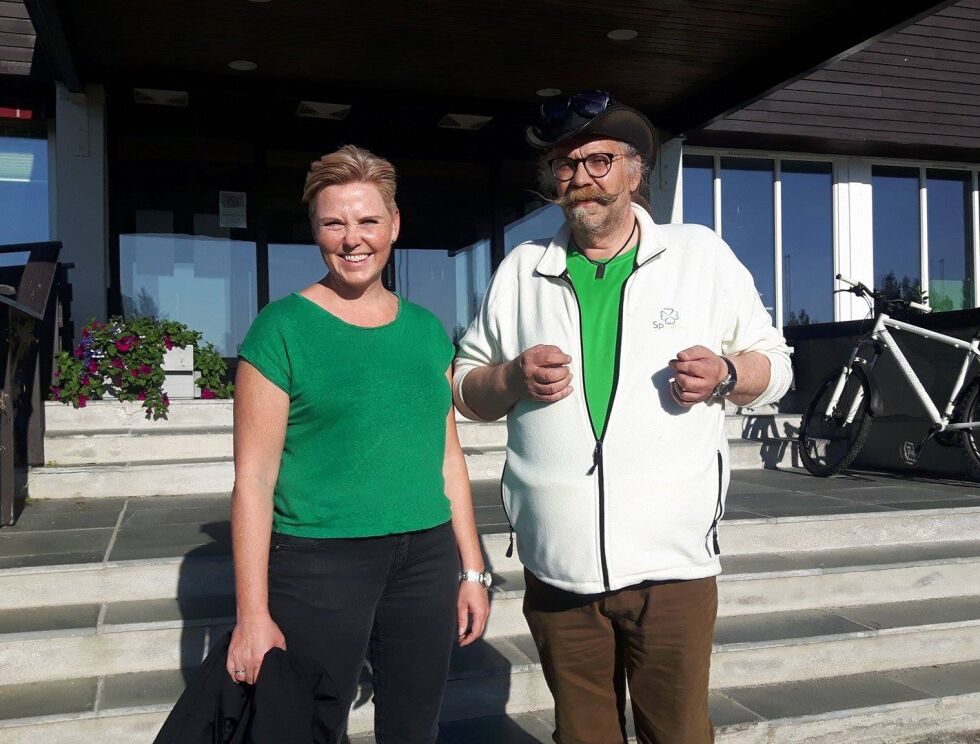 Senterpartiets nestleder Anne Beathe Kristiansen Tvinnereim var på besøk i Sør-Varanger tirsdag, og fikk mye info fra Kurt Wikan i lokallaget til Senterpartiet i Sør-Varanger.
 Foto: Privat