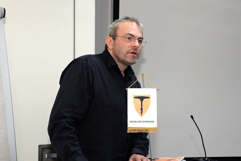 Pål Johansen konstaterer at folketallet i landkommunene øker mer enn bykommunene de omgir seg med.
 Foto: Steinar Solaas