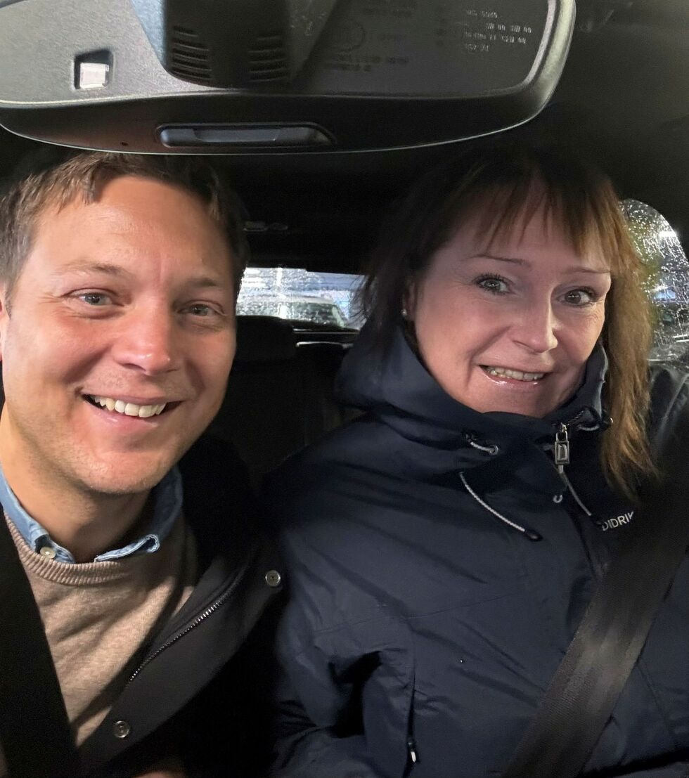 – Det er ingen vei tilbake, smiler leder i Finnmark Ap, Sigurd Rafaelsen, som sammen med Alta-ordfører Monica Nielsen kjører ned fra Kløfta, der samferdselsminister Jon-Ivar Nygård (Ap) «lekket» at oppstart på veistykket mellom Alta og Kautokeino er med i regjeringens budsjettforslag.
 Foto: privat