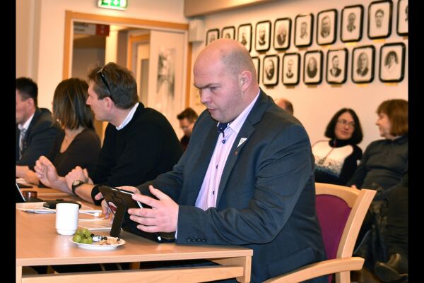 – Makkverk!