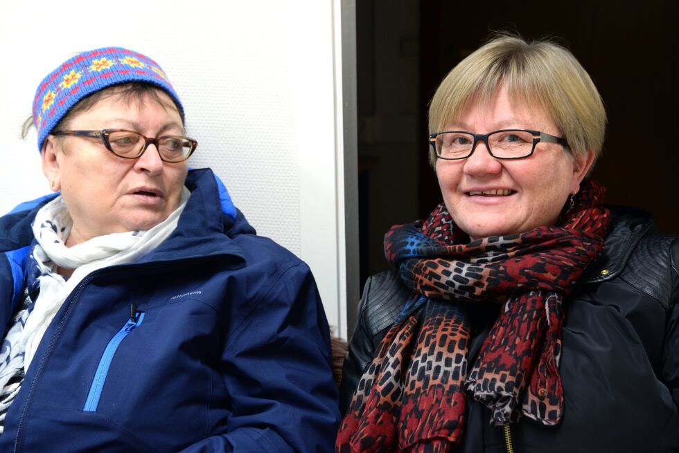 Liv Annie Johansen (til venstre) og Karin Larsen jobber for at også dem med kvænsk morsmål skal få en verdig alderdom. Et arbeid som også har ført til en kvænsk fraseordfbok til bruk i pleie- og omsorgstjenesten.
 Foto: Sonja E Andersen