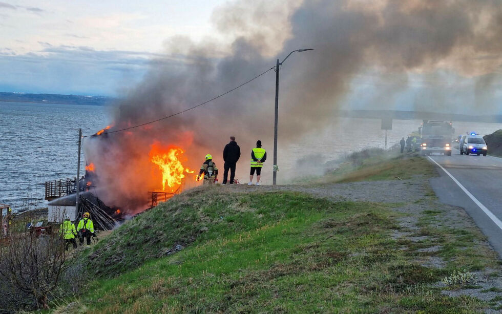 Bolighuset var fullt i flammenes rov.
 Foto: Torbjørn Ittelin