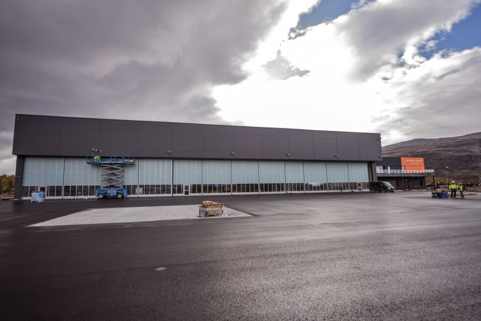 Det nye hangar-anlegget til redningstjenesten på Banak begynner nå å bli ferdig.
 Foto: Marius Thorsen