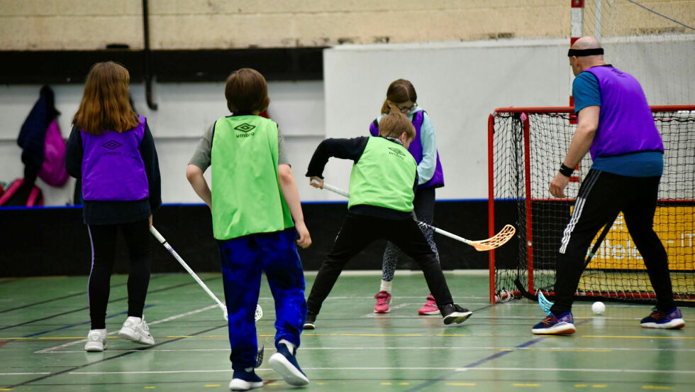 Full fart på innebandytreningene til Lakselv svømmeklubb
 Foto: Irmelin Klemetzen