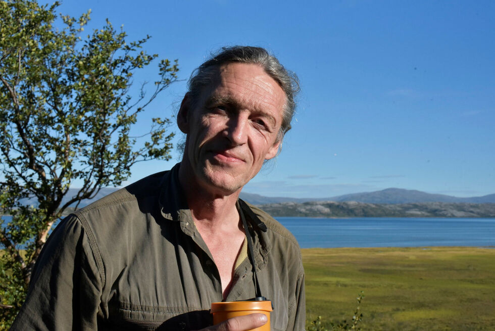 Tomas Aarvak fra Birdlife Norge. I bakgrunnen ser man den kjente Valdakmyra i Porsanger kommune.
 Foto: Irene Andersen