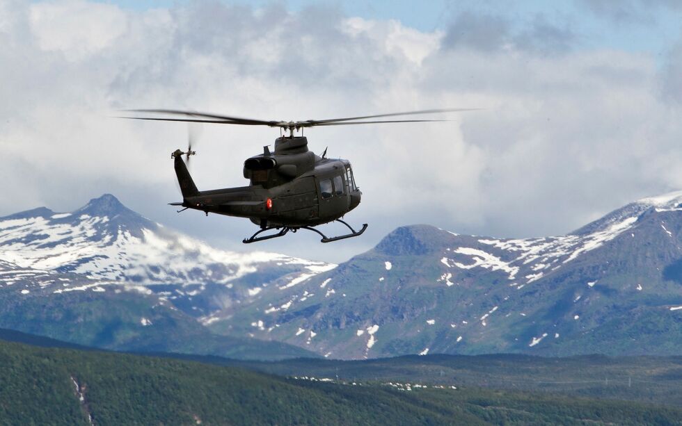 Et byt­te fra mi­li­tær til si­vil ope­ra­tør vil ifølge de­par­te­men­tet ikke få noe å si for re­spons­ti­den. Her er et av For­svar­ets Bell 412-he­li­kopt­re av­bil­det. Foto: Pe­der Torp Mat­hi­sen / For­svar­et
