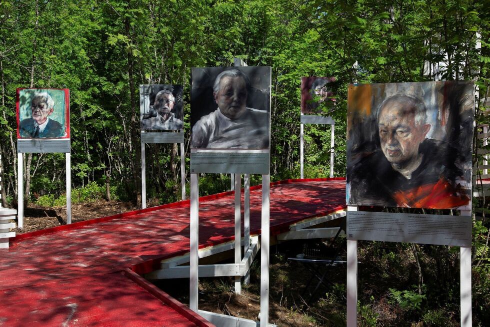 Portrettserien Historiens ansikter består av tidsvitner fra andre verdenskrig. Her inngår motstandsfolk, Holocaust-overlevende, en sovjetisk krigsfange i Norge, noen av dem som gjemte seg i hulene på Sørøya under tvangsevakueringen og nedbrenningen av Finnmark og Nord-Troms, sønnen av en samisk grenselos, en krigsseiler og en rekke andre. Foto: Sandbox