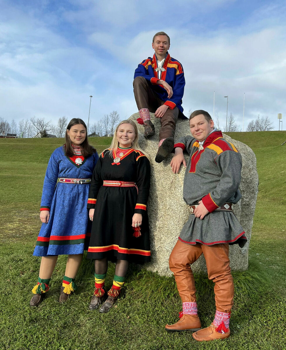 Linn-Maggi Jannok-Joma, Therese Olsen, Per-Henning Mathisen og Jovnna Erke Varsi Solbakk.
 Foto: Samiske veivisere
