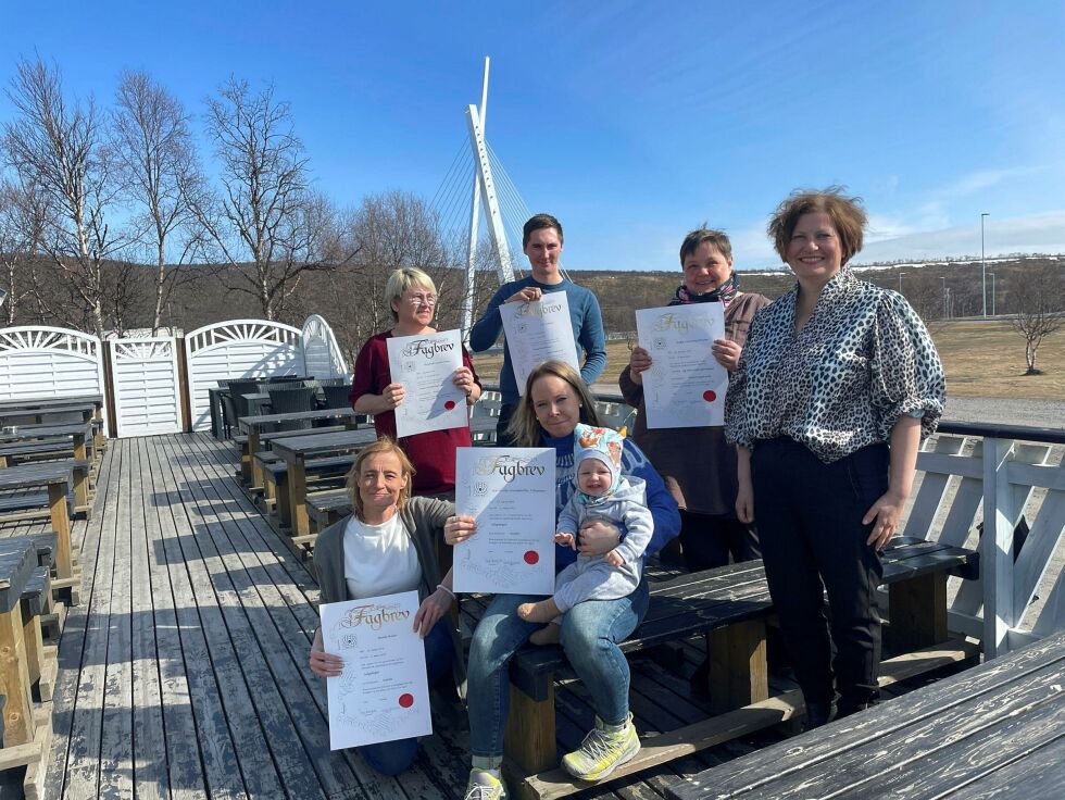 Beate Holm, Elisabeth Lunde Jessen, Ailu Trosten, Heljä Johanna Pasma, Helga Pedersen og foran med snart ett år gamle Angelica, Gro Anita Sveinsdatter Johansen.
 Foto: Birgitte Wisur Olsen