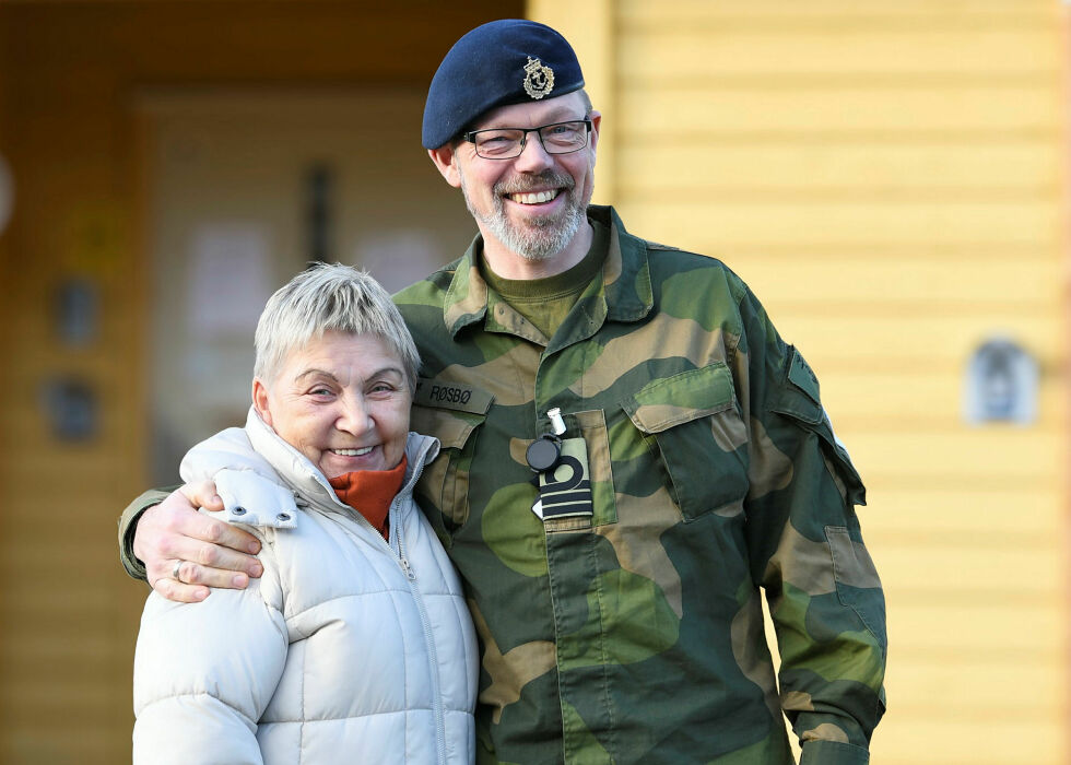 Lege Paul Olav Røsbø kaller Britt Kollevåg for gamlesjefen sin. De to jobbet tett i flere år, og har mange gode minner sammen.
 Foto: Irene Andersen