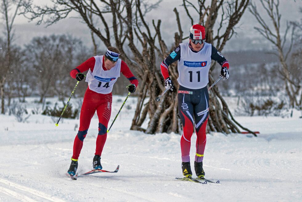 Audun Erikstad og Piera Niillas Tobiassen kjemper om seieren i konkurranseklassen under Aldonrennet i fjor.
 Foto: Charles Petterson