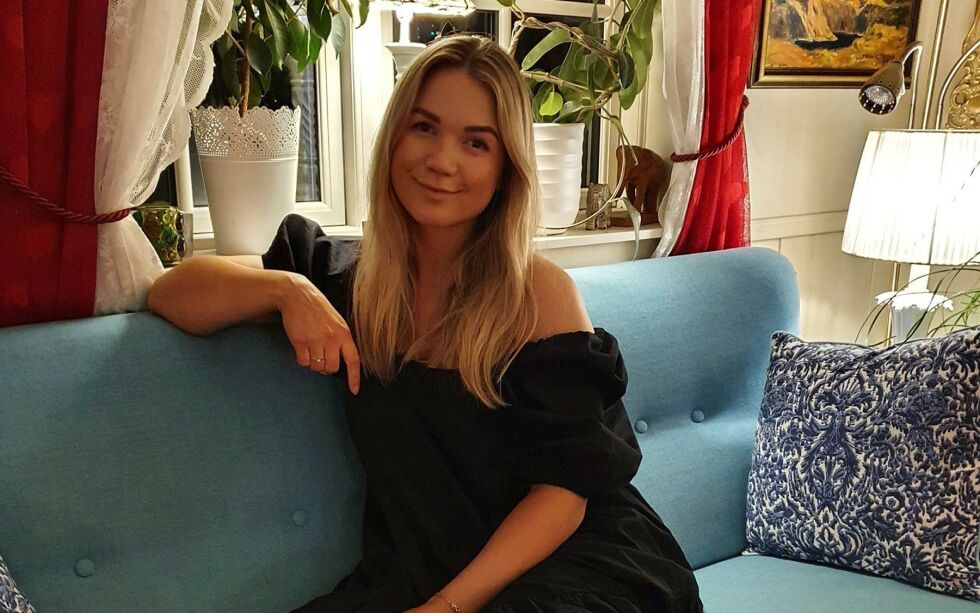 I dag har Char­lot­te Kat­ri­ne Louise Erik­sen el­ler «Char­lot­te Kalo» som er kunst­ner­nav­net, pla­te­slipp med låta «Is This How I´ll Die». Både tekst og me­lo­di er egen­kom­po­nert. – Sang, mu­sikk og skri­ving er en na­tur­lig del av meg, sier tana­jen­ta som man kan vente mer av frem­over. Bil­det er tatt når hun var hjem­me på ju­le­fe­rie i Smal­fjord.
 Foto: Tom Hardy