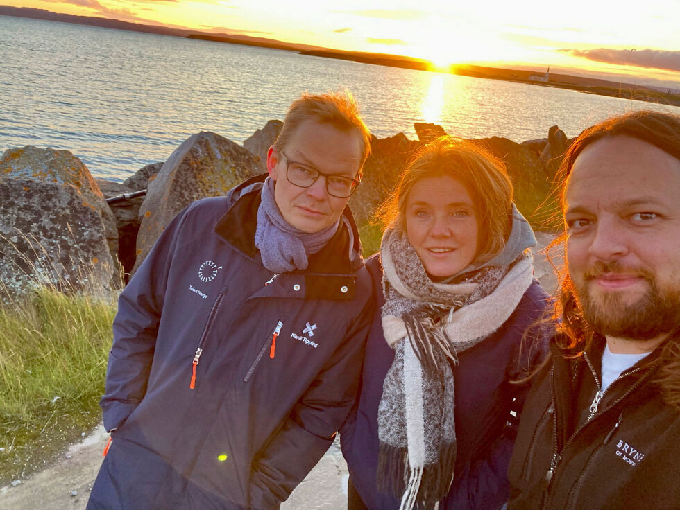 Mathis Ståle Mathisen, Anna Myking og Egil Pedersen har sjekket ut steder de har lyst til å filme på, på samme tid neste år.
 Foto: Privat