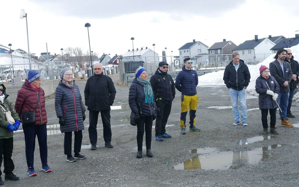 De møtte frem i kald vind fra vest for å delta under markeringen av 8. mai. FOTO: GEIR JOHANSEN