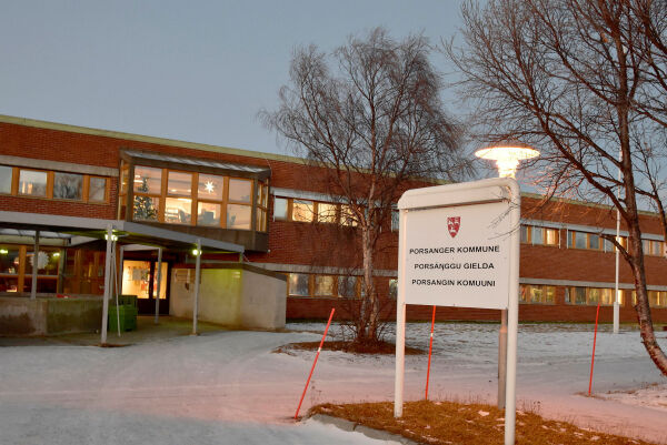 Utsetter møte i kommunestyret og i seks råd og utvalg