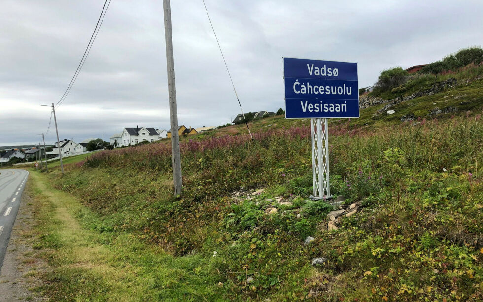 Innkjøringa til Vadsø/Vesisaari/Čáhcesuolu/Vesisaari på E75 er skilta på tre språk. Nå skal kvænske stedsnavn i byen samles inn.