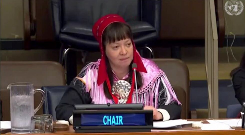 Anne Nuorgam leder sesjonen i FNs permanente forum. Hun er også nominert for en ny periode fram til 2022.
 Foto: FN TV