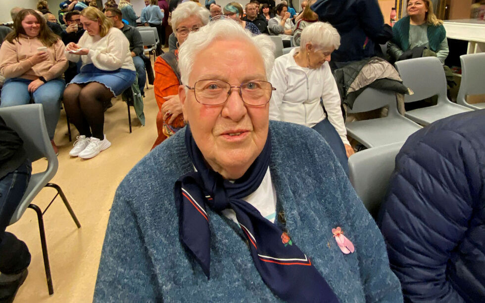 Aps partiveteran Evelyn Olsen Lid (88) er rysta over vedtaket på medlemsmøtet, og mener det er usolidarisk av flertallet, som mye besto av nyinnmeldte medlemmer fra Hesseng, fikk gjennomslag for å bevare skolen der.
 Foto: Hallgeir Henriksen