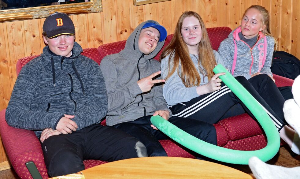 Elling Nymo, Nils-Thomas Aronsen, Maiken Rasmussen og Margaret Grip er fra ulike steder i Finnmark, men det stoppet dem ikke fra å bli kjent.
 Foto: Hannah Persen