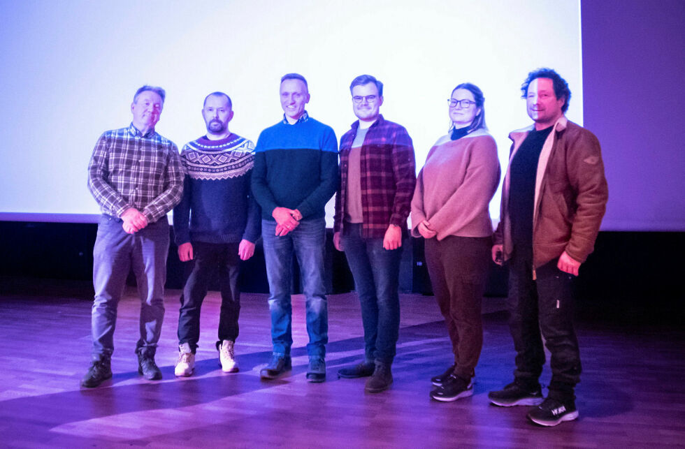 Interimsstyret til Lakselva fellesforvaltning som ble valgt i november 2022, bestående av fra venstre Sverre Hveding, Kjell Asbjørn Slåttedal, Nils-Roger Pettersen, Vetle Langedahl, Solveig Skarhol og Øyvind Lindbäck.
FeFo trakk seg senere ut av interimsstyret, og anerkjenner ikke lenger interimsstyret som lovlig.
Foto: Karolina Ulfig