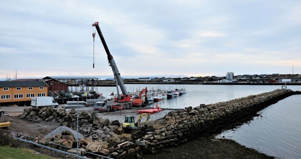 Her blir det båtopptrekk, og på sikt bli det forlengelse av fiskernes flytekai og sjøboder på den nye opparbeidet sjørettede arealet.
 Foto: Bjørn Hildonen