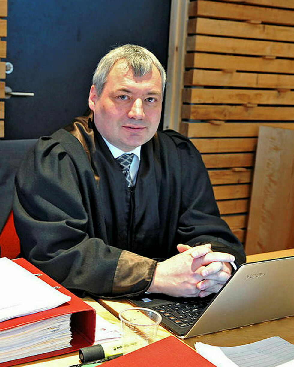 Advokat Per A. Amundsen mener nyvalg av styre i reinbeitedistrikt 16 ikke har skjedd innenfor eksisterende lov, og krever midlertidig forføyning mot distriktet.
 Foto: Erik Brenli