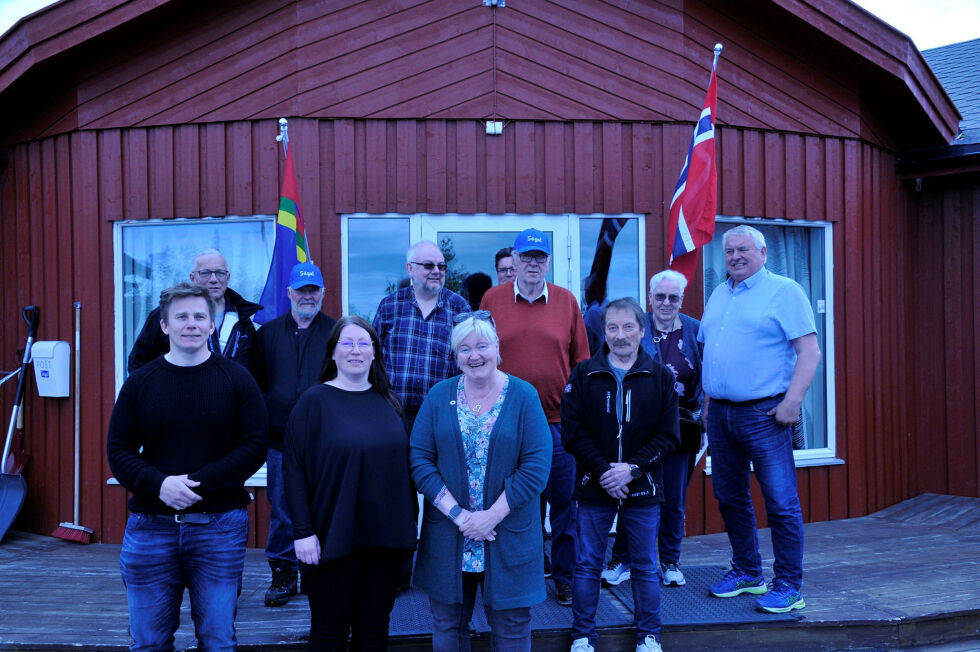Noen av deltakerne på generalforsamlinga 2022 i Ságat - Samisk avis AS.
 Foto: Martin Wulff