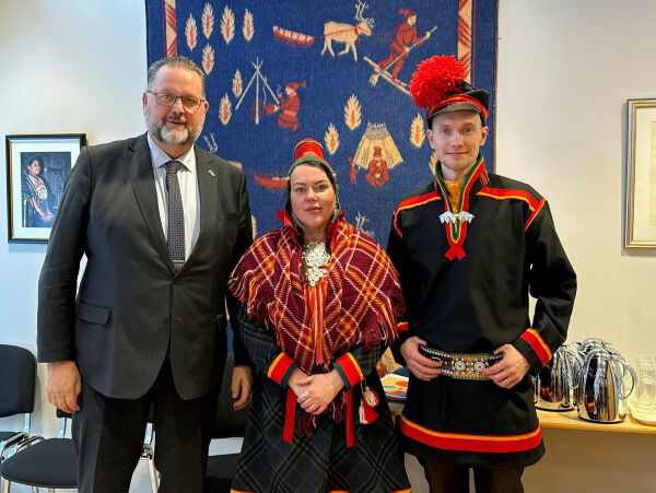 Ser på konsultasjonsplikt for Stortinget
