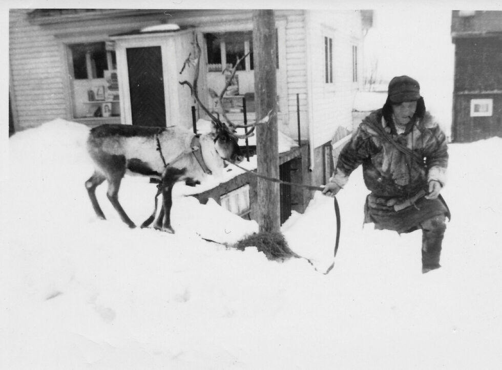 Iver Utsi på handelstur i Brennelv.
 Foto: Lillian Greiner Petterson