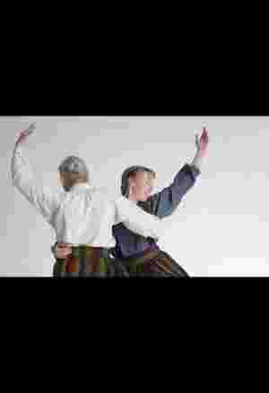 Presenterer kvensk-finsk danseforestilling