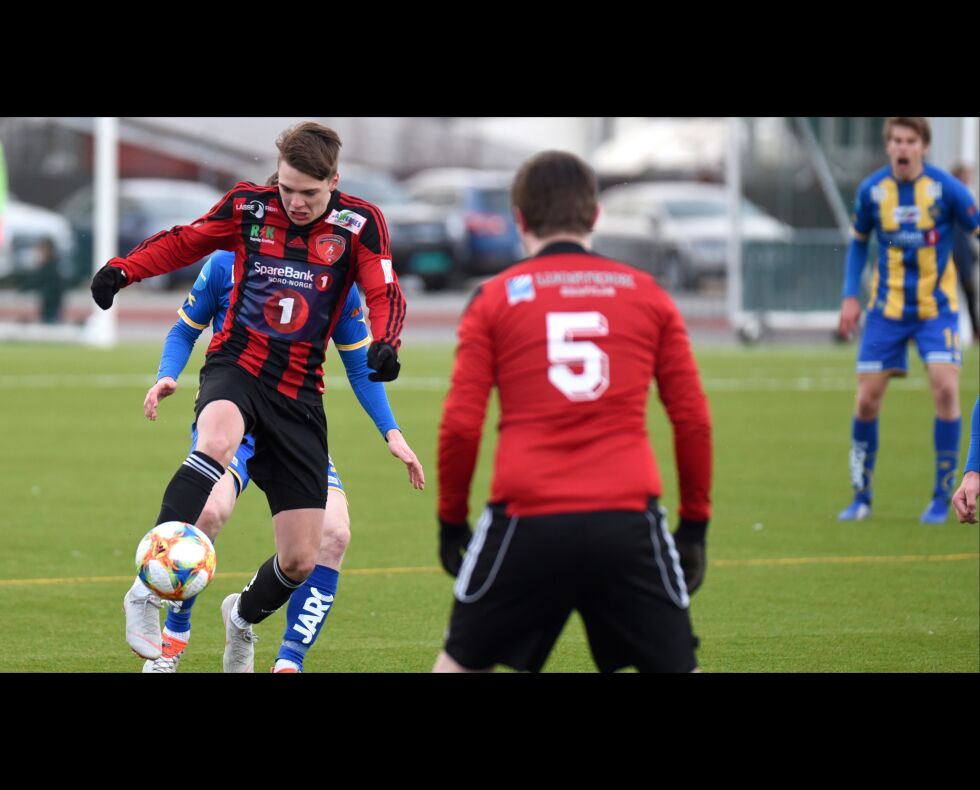 PILs Sindre Vonheim sørget for utligning i kampen mot Dalen, men det holdt ikke helt inn for lakselvguttene. Her er han i cupkampen mot Alta IF tidligere i sesongen.
 Foto: Marius Thorsen