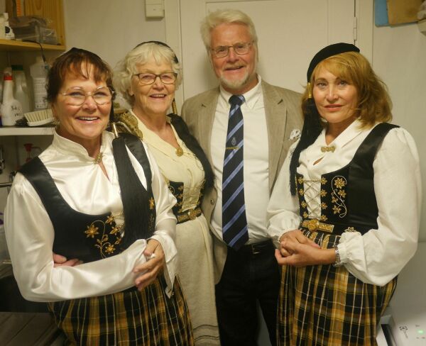 Glad feiring av gammelbåten