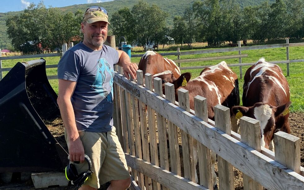 Bonde Tormod Nilsen fra bygda Gárdak i Tana kommune, sier han ble bonde ni år gammel og aldri kunne tenkt seg noe annet yrke.
 Foto: Thor Thrane