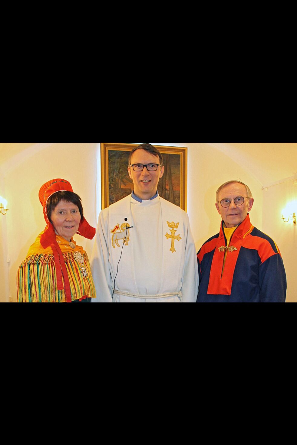 Sokneprest Geir Arne Solum sammen med Berit Frøydis Svineng Johnsen hadde ansvaret for gudstjenesten. Leif Petter Grønmo (Karasjok) hadde prekenen på samisk, mens Berit Frøydis Svineng Johnsen (Karasjok) tolket til norsk. Soknepresten hadde ellers all liturgien på samisk.
 Foto: Martin Normann Svendsen