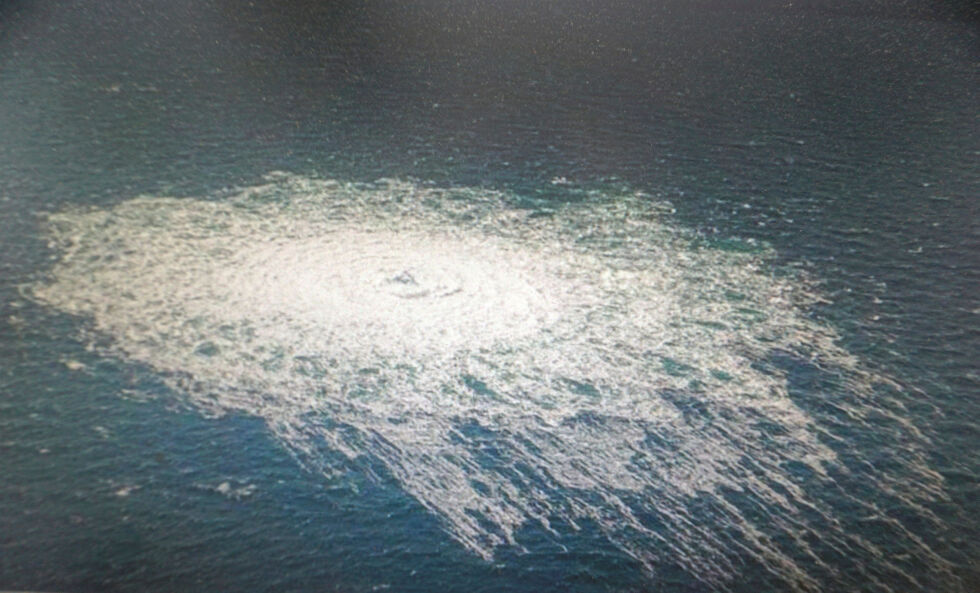 Bildet av gass som strømmet opp i havoverflaten etter sabotasjen mot gassrørledningene i september 2022 gikk verden rundt.
 Foto: Det danske forsvaret