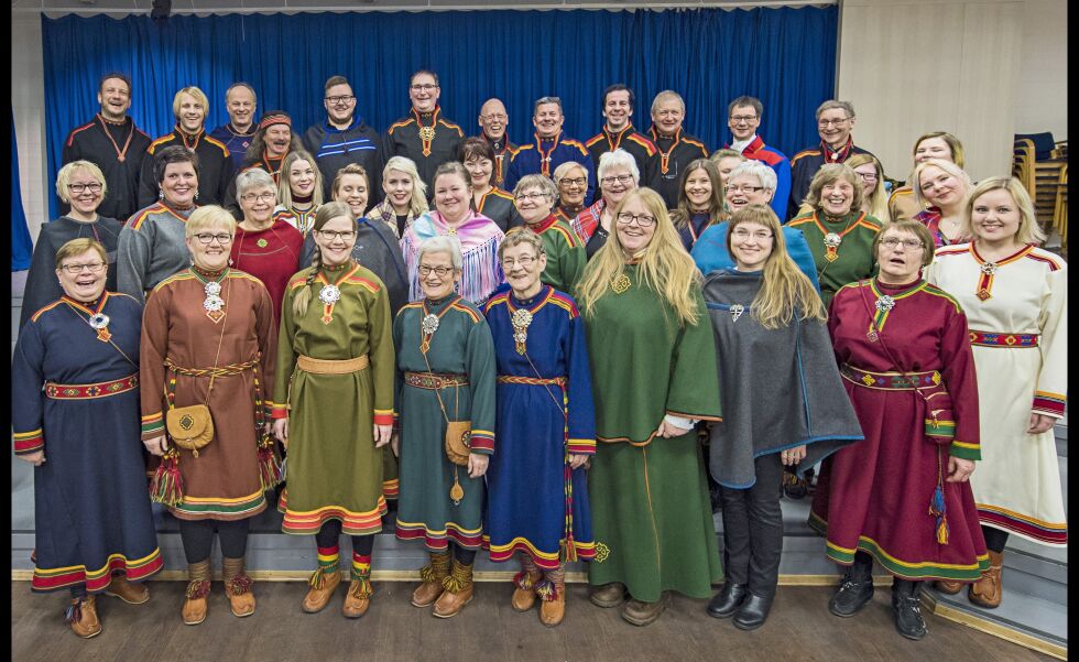 Generasjonskoret, her da koret sang på «Viddarna inom mej» med Svante Henryson på kulturhuset i Tromsø i januar, synger julen inn i Kåfjord ishavskatedral på søndag.
 Foto: Ørjan Berthelsen