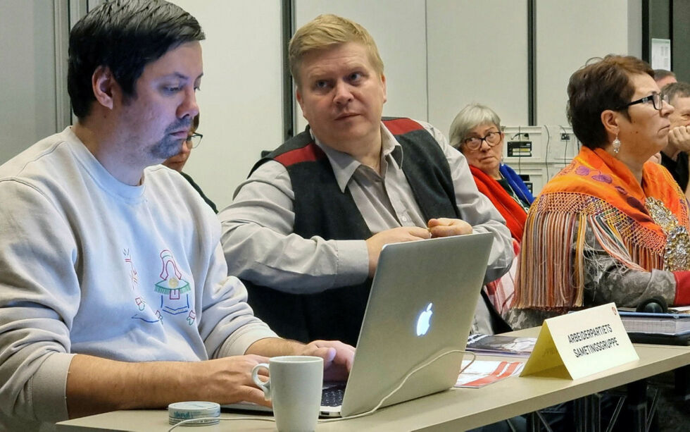 Gruppesekretær Heaika Guttorm og gruppeleder Ronny Wilhelmsen på samepolitisk konferanse.
 Foto: Steinar Solaas