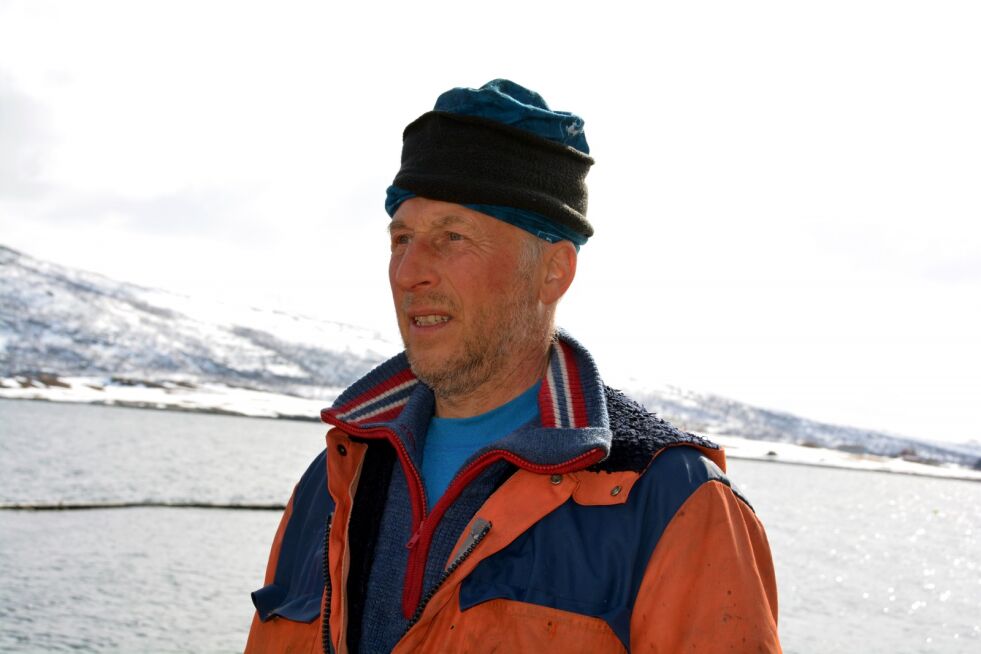 Lørdag var Roald Wilhelmsen fra Smørfjord en av demonstrantene som aksjonerte mot Grieg Seafood sitt anlegg i Vedbotn.
 Foto: Kristin Marie Ericsson