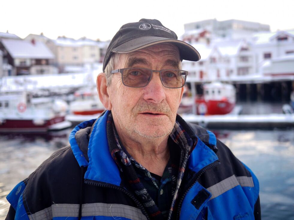 Sjarkfisker Dagfinn Pettersen; opprinnelig fra Laukvik i Lofoten, men bosatt i Honningsvåg siden 1969, er oppgitt over stadig flere krav om tilpasning av fiskebåtene. –Byråkratiet har blitt til en trussel mot oss som fisker med de minste båtene, sier han.
 Foto: Geir Johansen