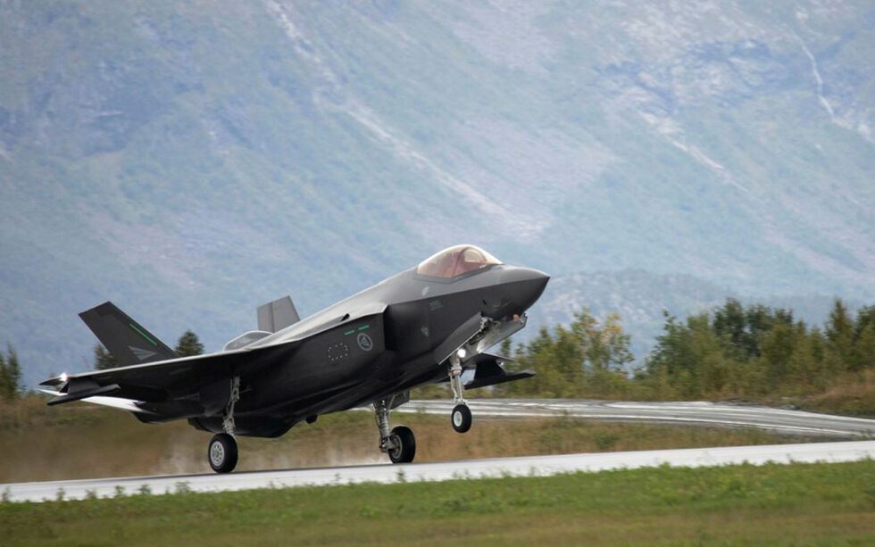 F-35 lander på Evenes.
 Foto: Pressefoto Forsvarsbygg