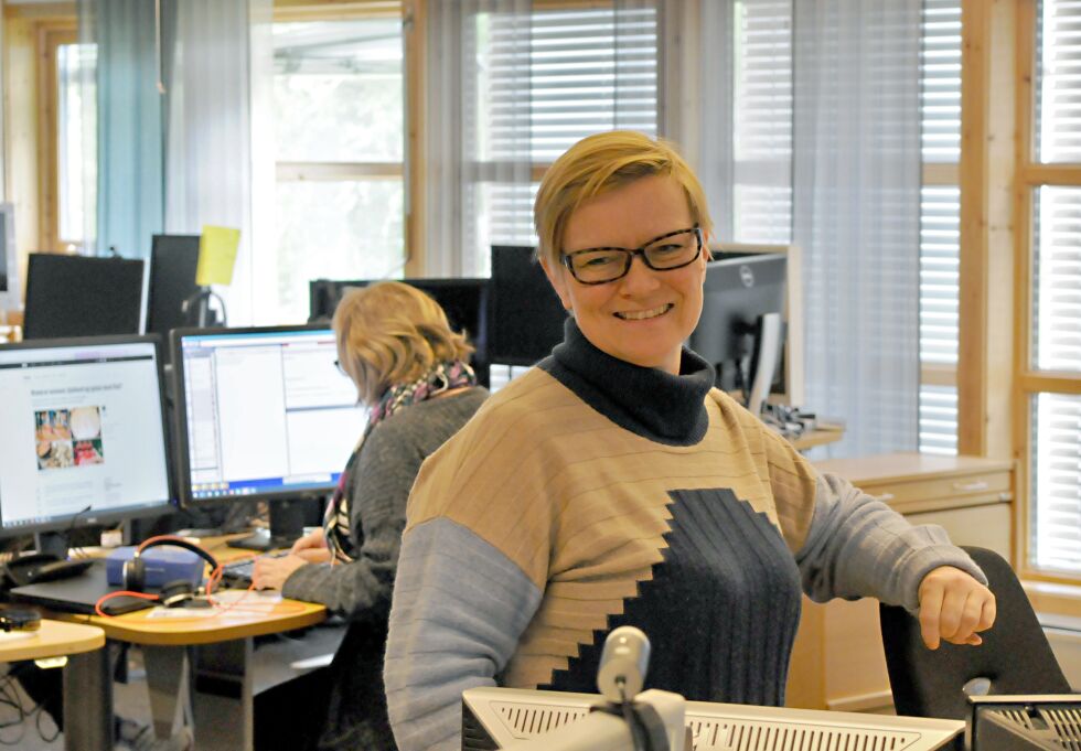 Direktør i NRK Sápmi, Mona Solbakk, sier det har vært en del spøking om dette.
 Foto: Stein Torger Svala