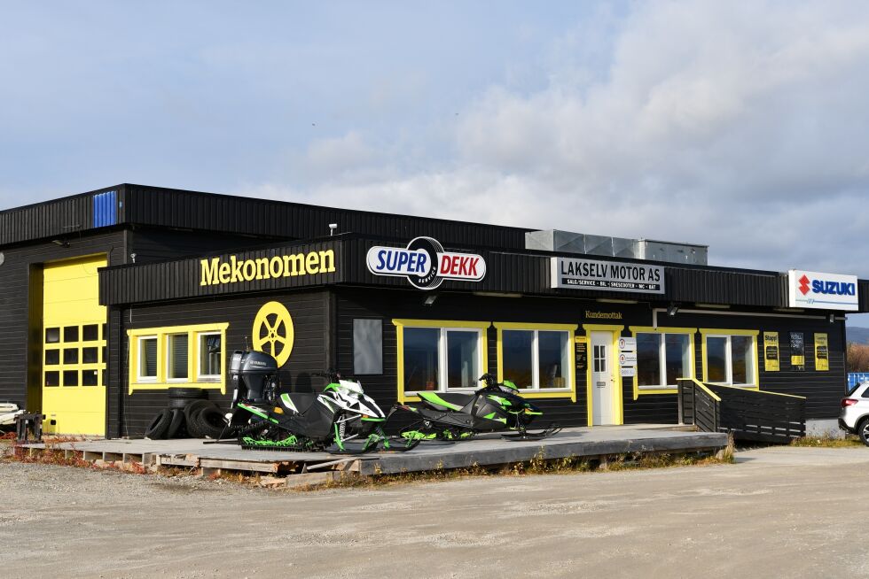 Lakselv Motor AS skal slutte å selge snøskutere og heller fokusere på elbiler og ladbare hybrider.
 Foto: Irene Andersen