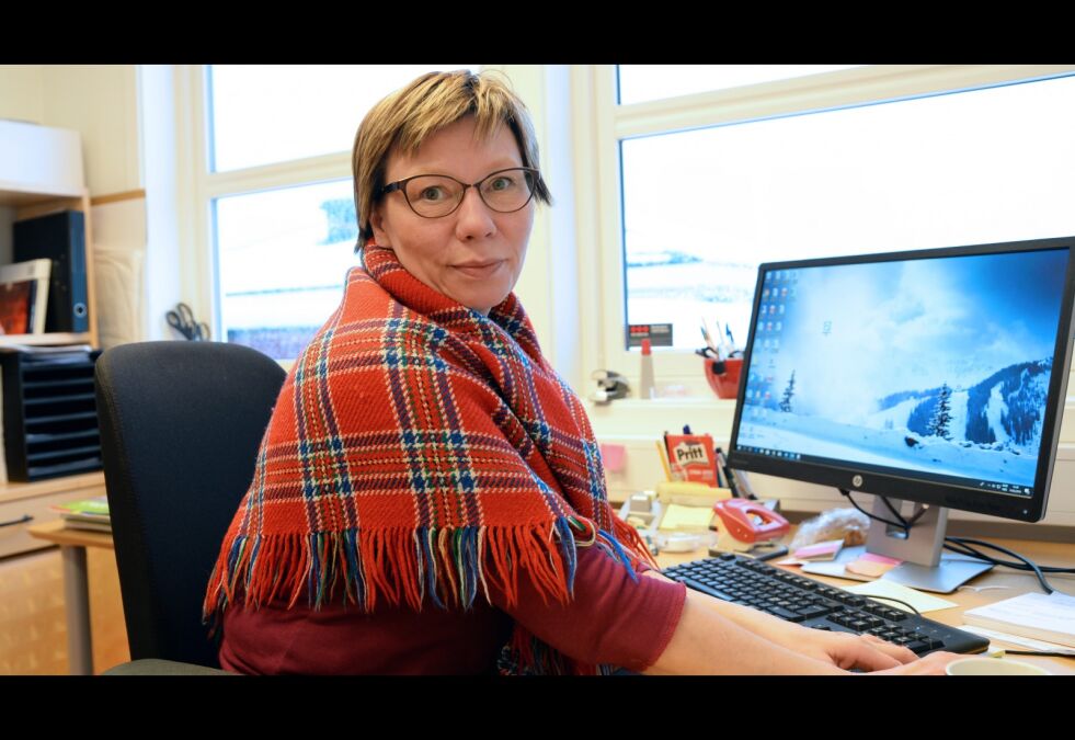 Ann-Mari Thomassen har jobbet som samisklærer, og har vært sametingsråd. Nå jobber hun ved Várdobáiki samisk senter.
 Foto: Steinar Solaas