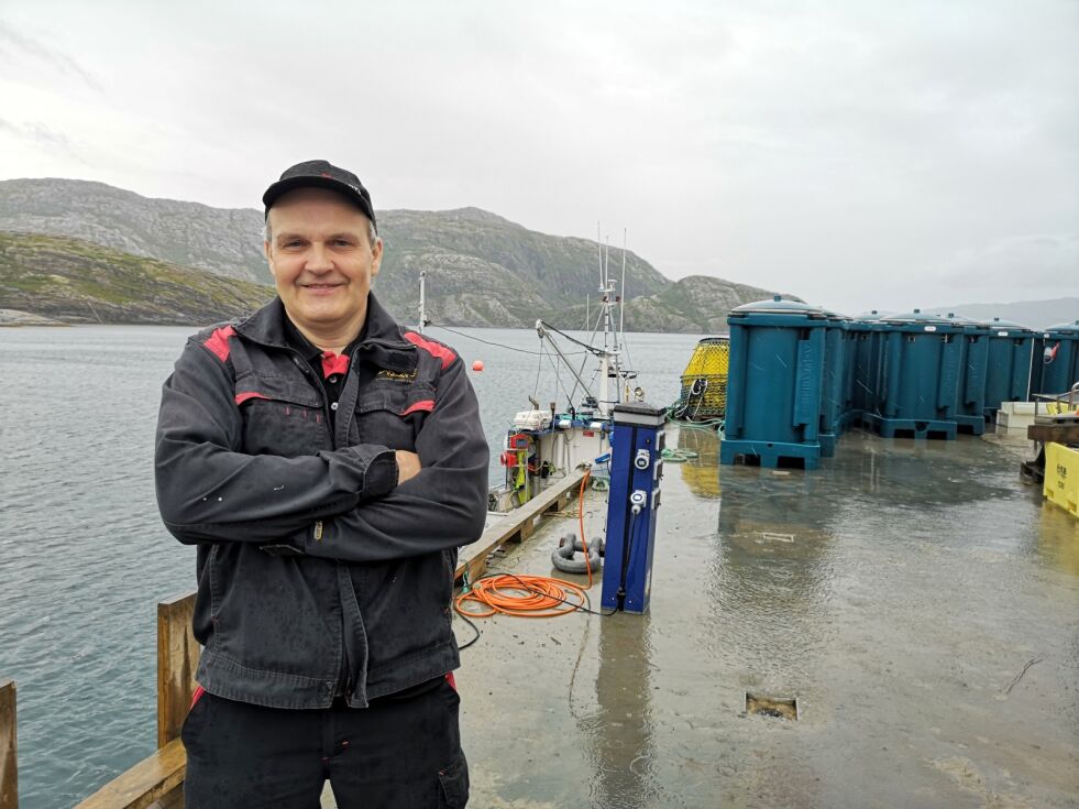 Arnkjell Bøgeberg finner man ofte på kaia i Trollbukt. Det er da også fiskeri, næring og distriktspolitikk som står listetoppen nærmest.
 Foto: Erik Brenli