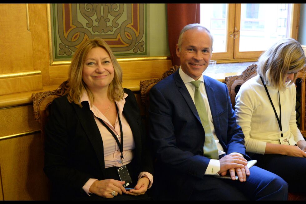 Statssekretær Anne Karin Olli (H) og kommunal- og moderniseringsminister Jan Tore Sanner (H).
 Foto: Steinar Solaas