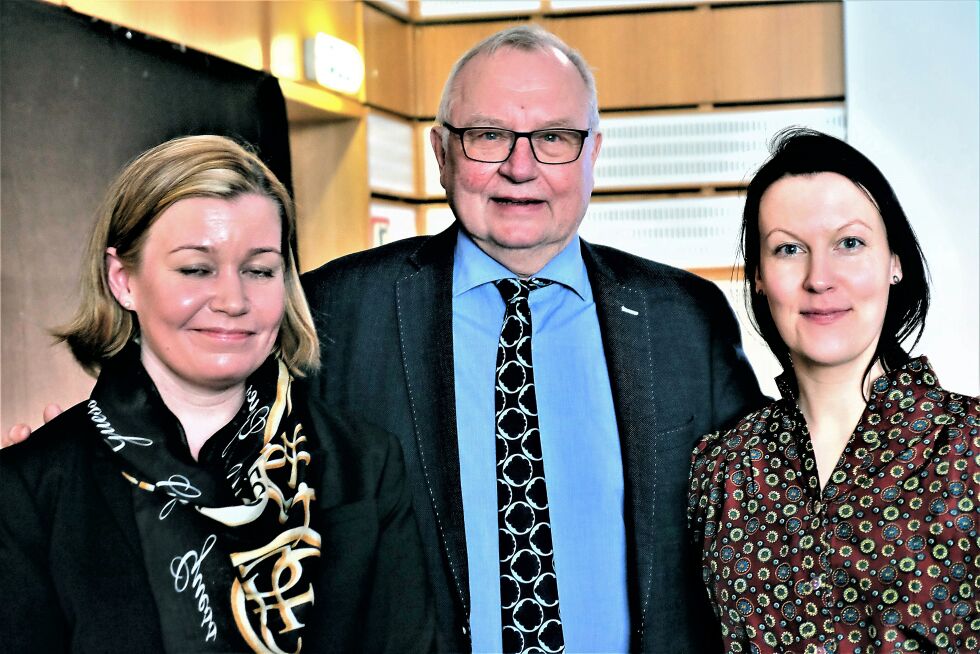 - Det kvenske språket har vært truet, sa Hilja Huru (til høyre). Her sammen med prosjektleder Mari Ketänen og styreleder for Kvensk språksenter, Trygg Jakola.
 Foto: Bjørn Hildonen