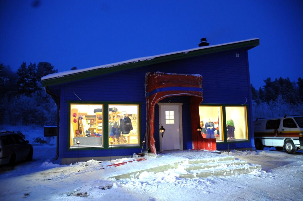 Dette forretningsbygget i Karasjok har fått ny eier.
 Foto: Arkiv