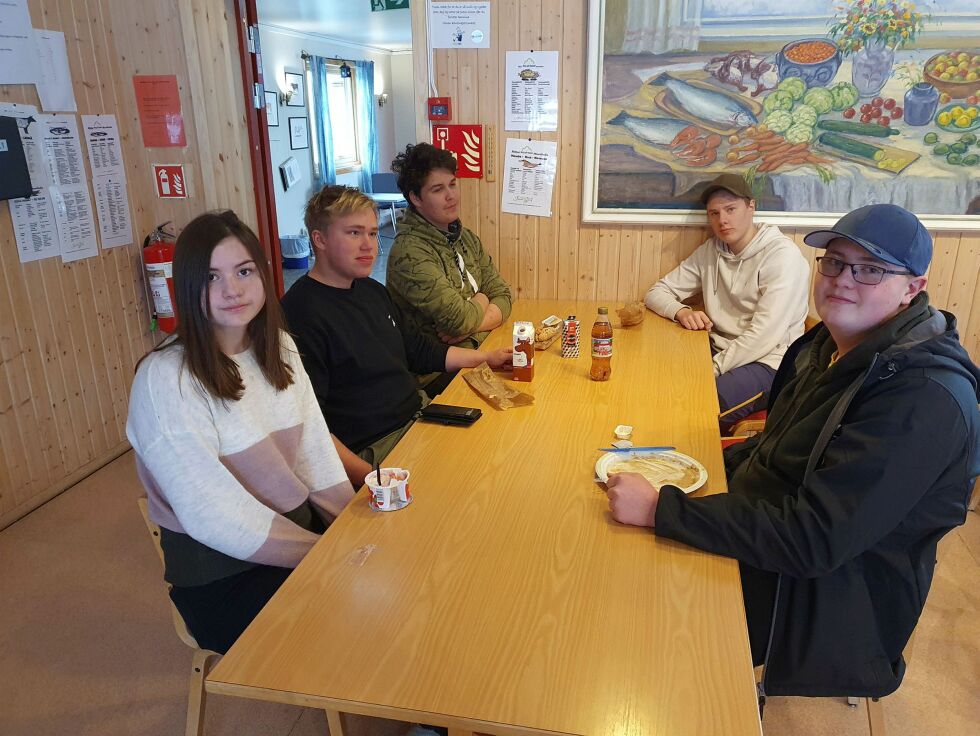 De går på LOSA-tilbudet på Tana videregående skole, og alle er fra Tana. Fra venstre Renate Bach, Ole Andre Leonhardsen, Aleks Tarkiainen, Eirik Ophus Autio og Stein Arnulf Bønå. ALLE Foto: tom hardy