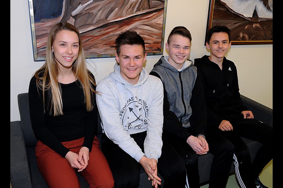 Niende- og tiendeklassingene Maria Pedersen (14), Tobias Eideng Hansen (15), Vegard Guttorm (14) og Isak Bjørkli (14) syntes foredraget var bra, og mener at det er et viktig tema som må snakkes om.
 Foto: Hannah Persen